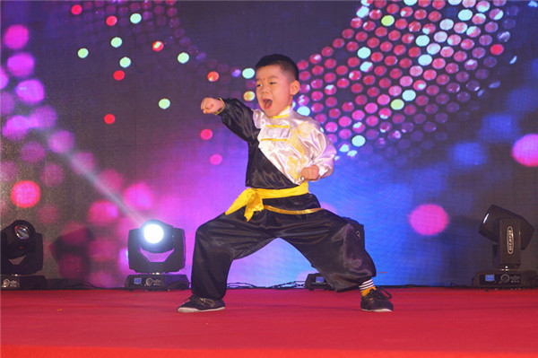 領(lǐng)先生物召開2018年度表彰獎(jiǎng)勵(lì)大會(huì)暨2019年度工作規(guī)劃大會(huì) 領(lǐng)先生物召開2018年度表彰獎(jiǎng)勵(lì)大會(huì)暨2019年度工作規(guī)劃大會(huì)